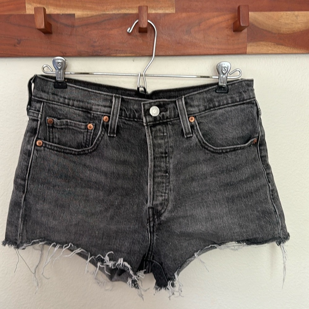Levi’s 501 shorts size 28